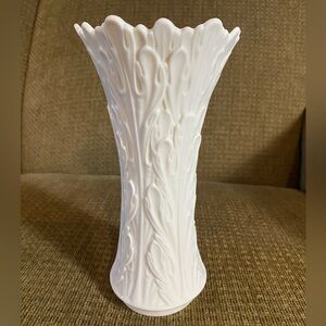 Lenox vase 8 1/2 x 4 1/3
